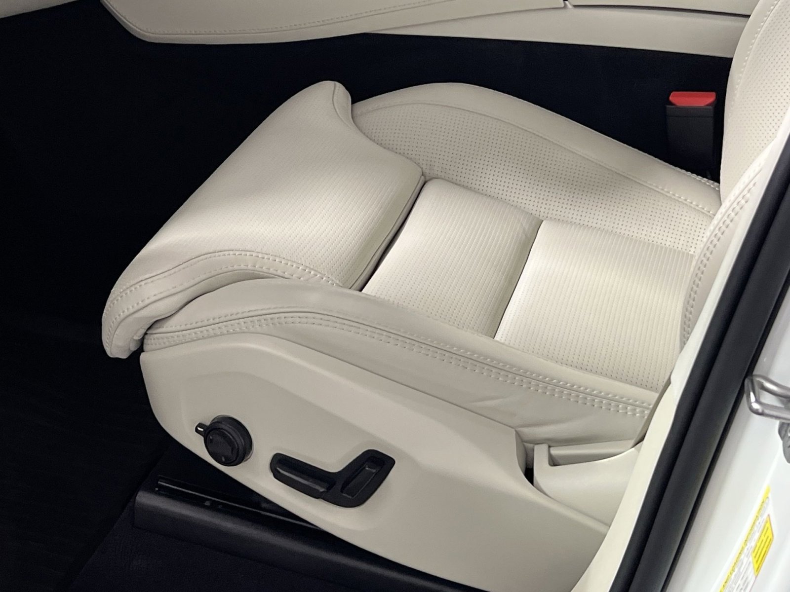 Used 2025 Volvo XC90 T8 Ultra image 14