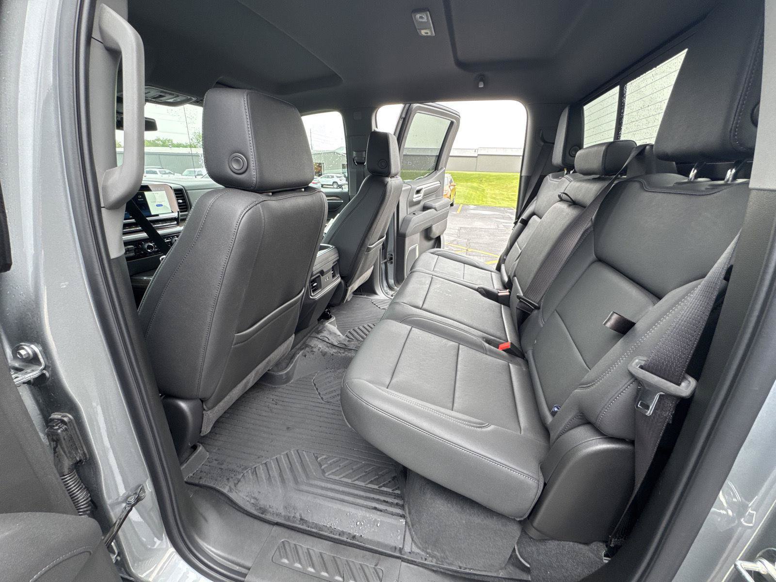 Used 2026 Chevrolet Silverado 1500 LT Trail Boss w/ LT Trail Boss Premium Package AWD/4WD image 9