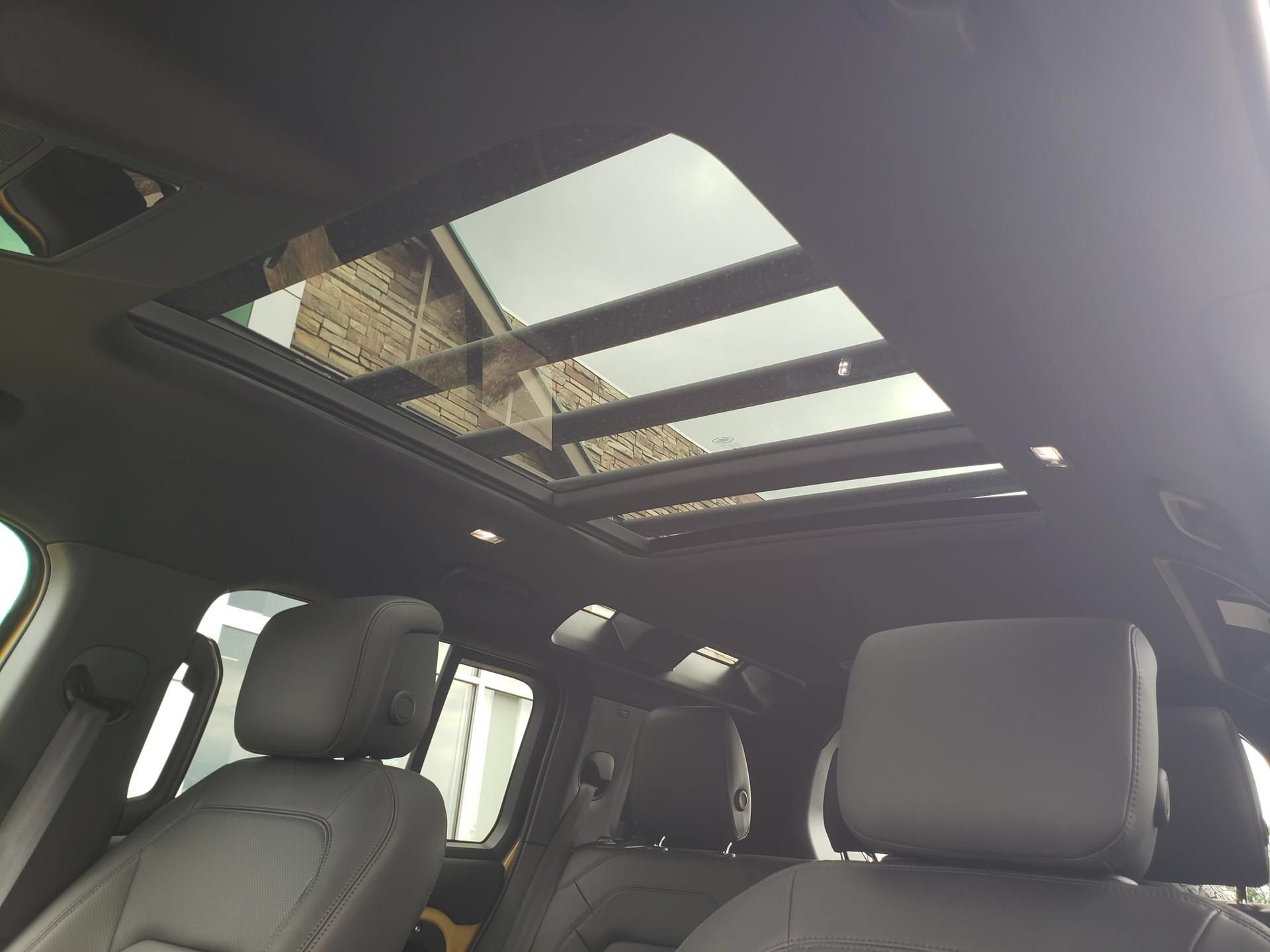 New 2026 Land Rover Defender 110 AWD/4WD image 21