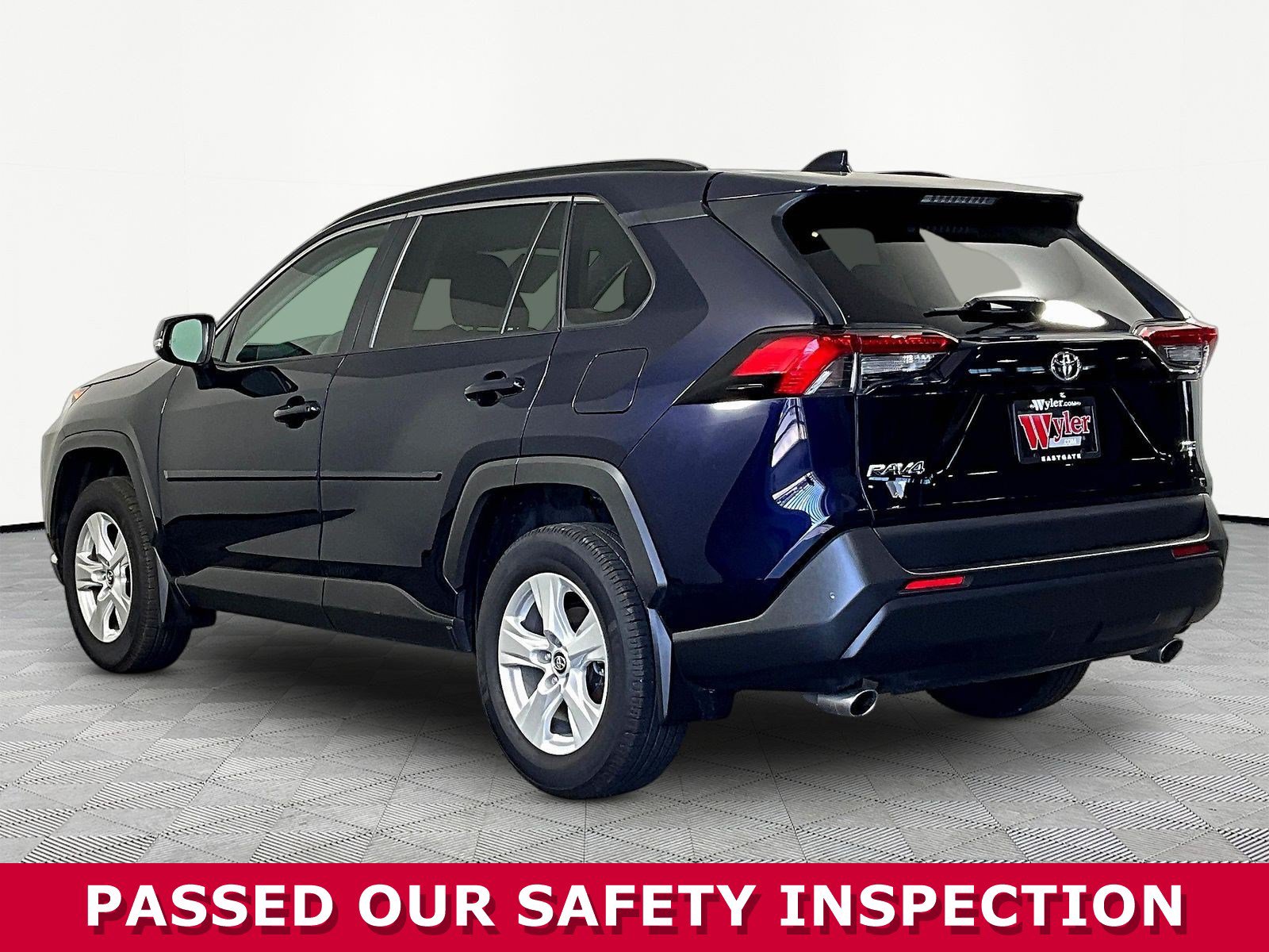 Used 2020 Toyota RAV4 XLE w/ Convenience Package FWD image 4