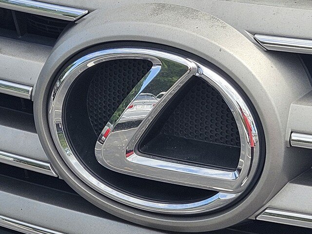 Used 2013 Lexus LX 570 4WD w/ Luxury Pkg image 36