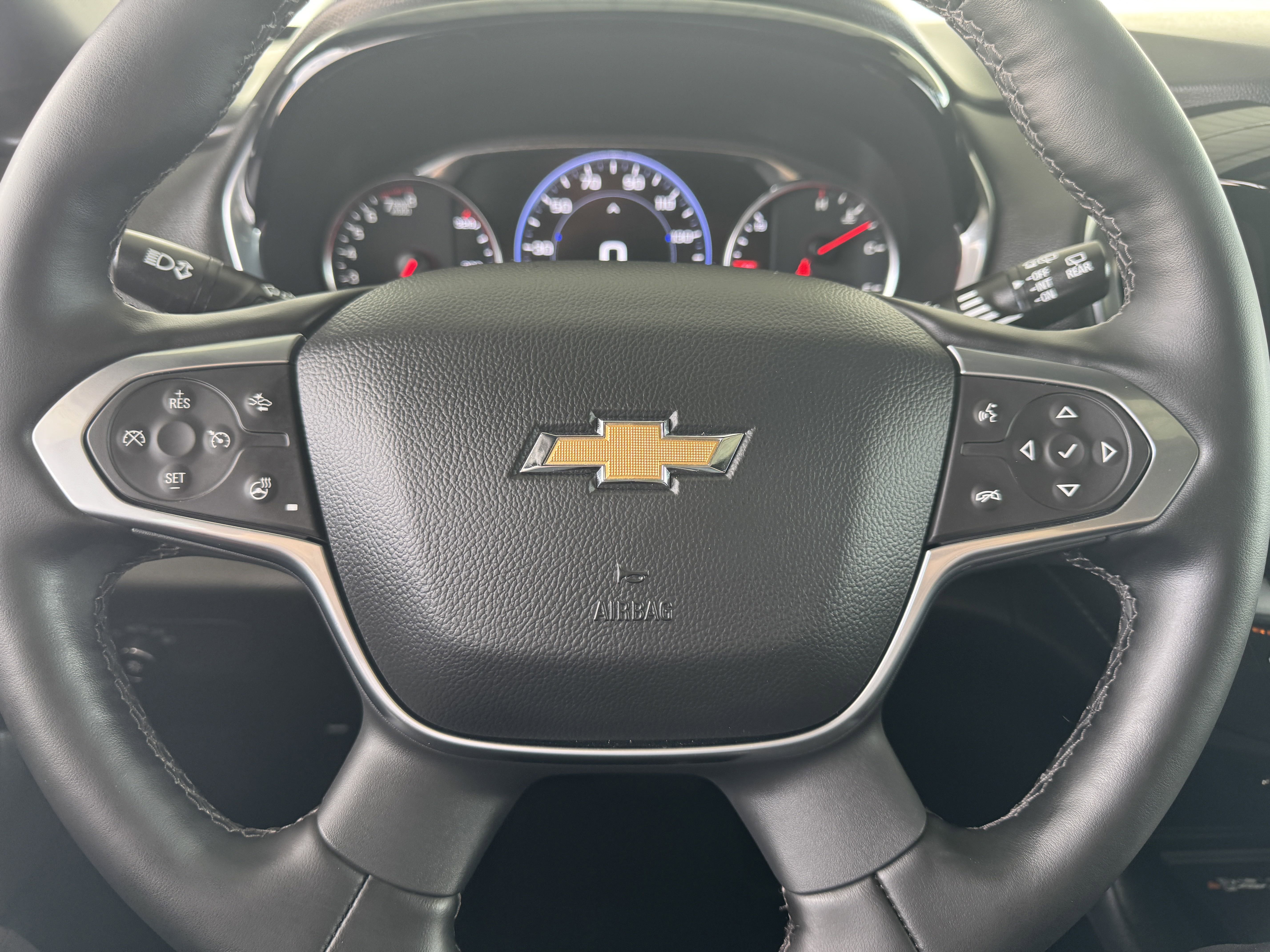 Used 2023 Chevrolet Traverse Premier image 32