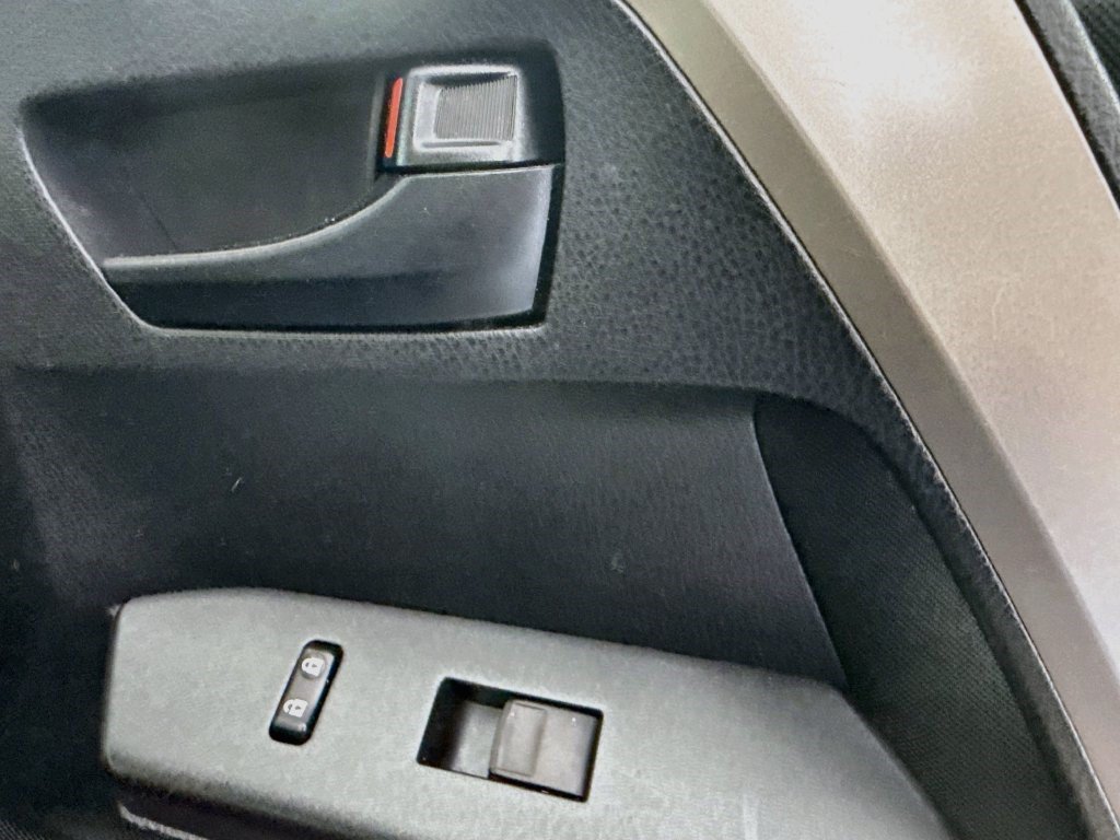 Used 2018 Toyota RAV4 LE FWD image 29