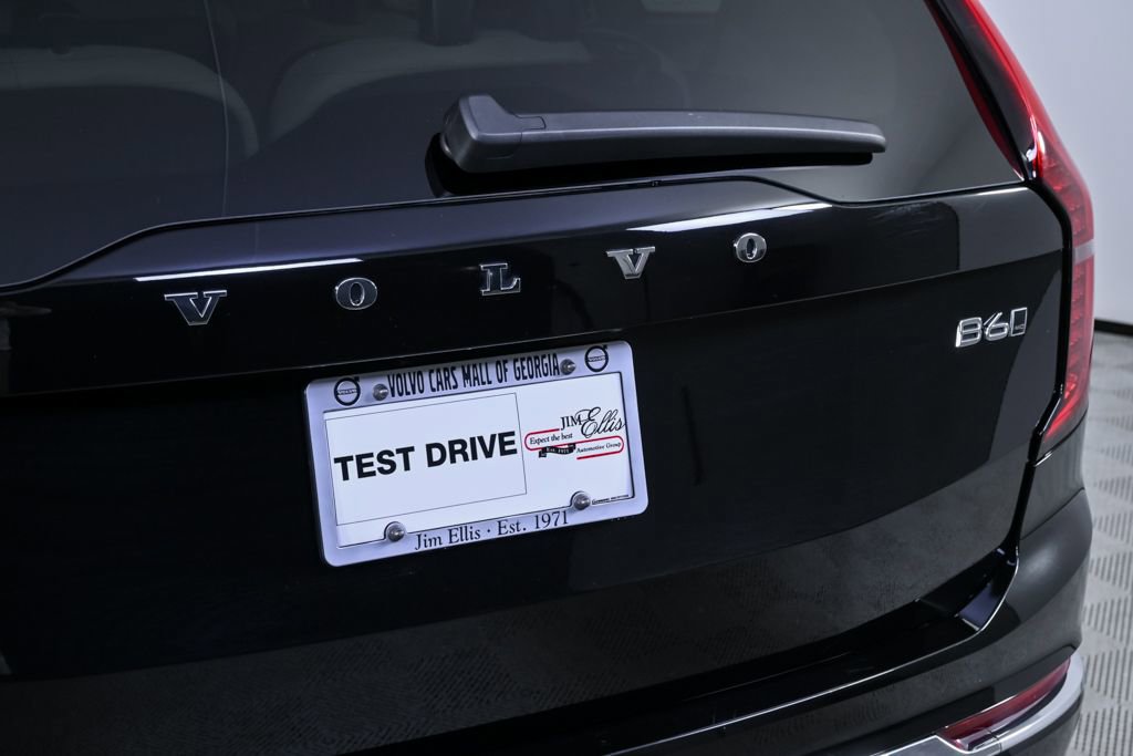 Certified 2025 Volvo XC90 B6 Plus image 40