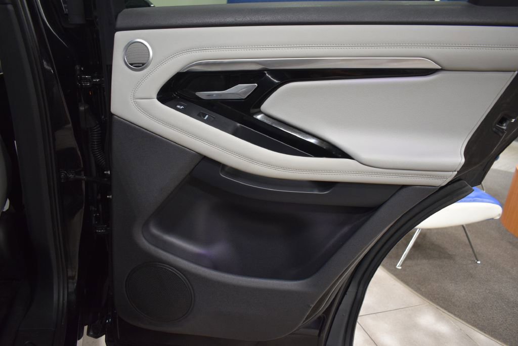 Used 2020 Land Rover Range Rover Evoque SE image 16