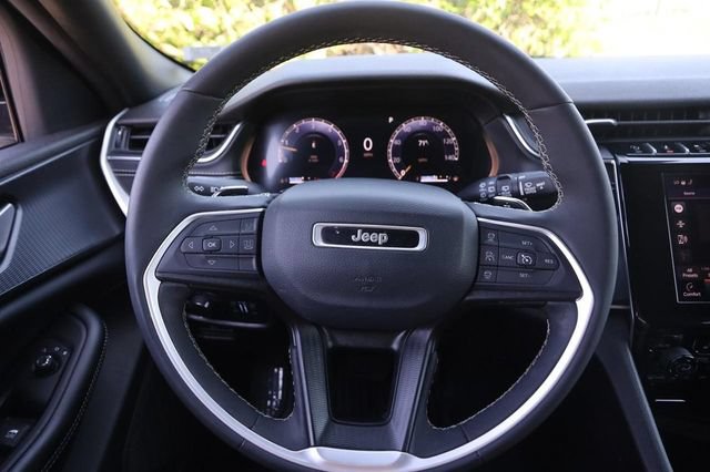 Used 2024 Jeep Grand Cherokee Altitude AWD/4WD image 10