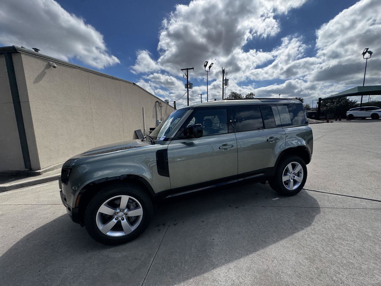 Certified 2025 Land Rover Defender 110 X-Dynamic SE AWD/4WD image 2