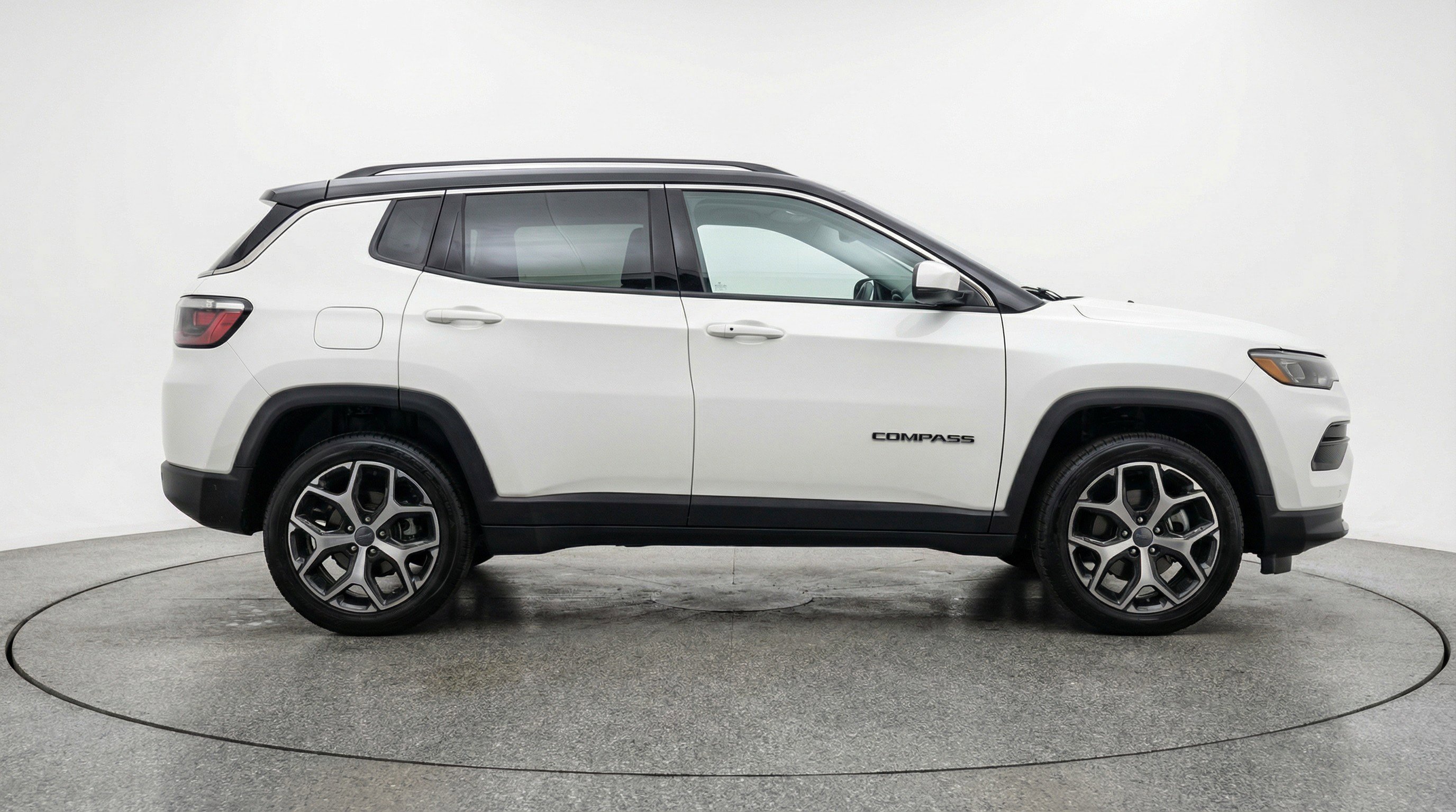 Used 2025 Jeep Compass Limited AWD/4WD image 11