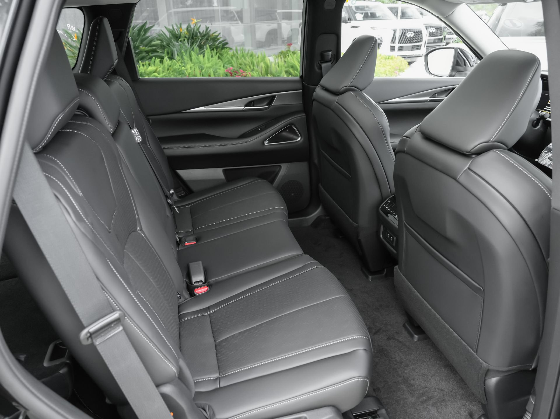 New 2027 INFINITI QX60 Luxe w/ Cargo Package FWD image 29