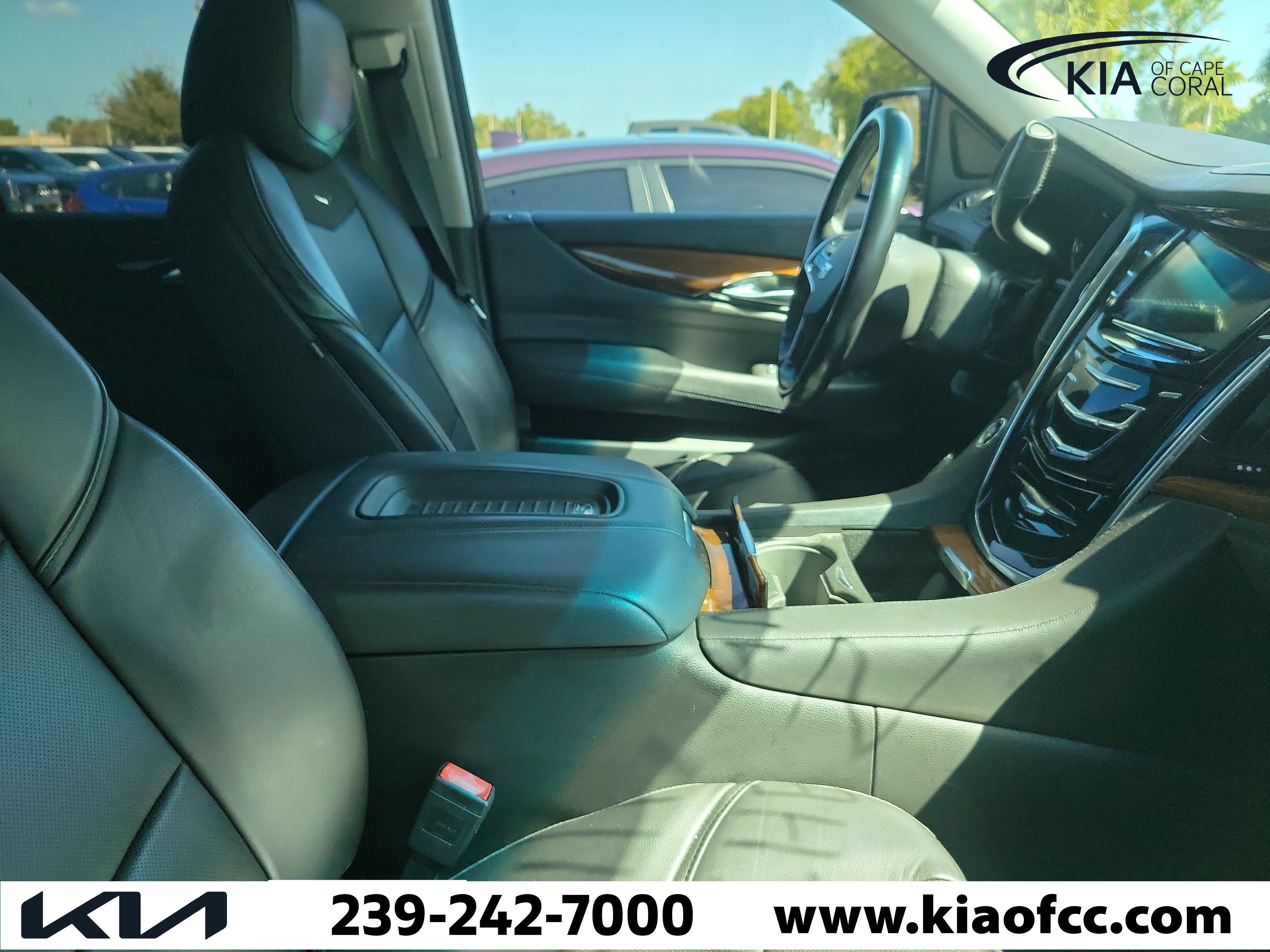 Used 2019 Cadillac Escalade ESV Luxury AWD/4WD image 6