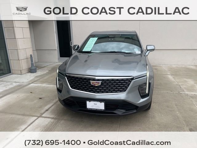 Used 2024 Cadillac XT4 Luxury w/ Cold Weather Package FWD image 5