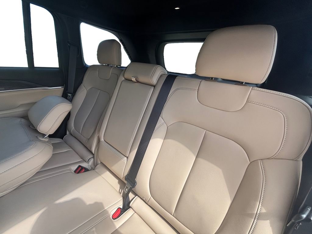 Used 2023 Jeep Grand Cherokee Limited image 13