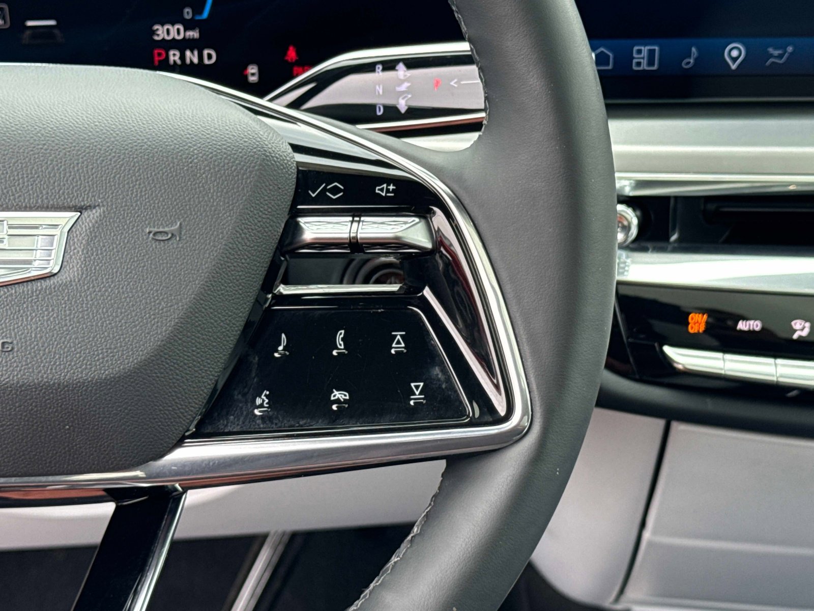 Certified 2024 Cadillac Lyriq Luxury image 8