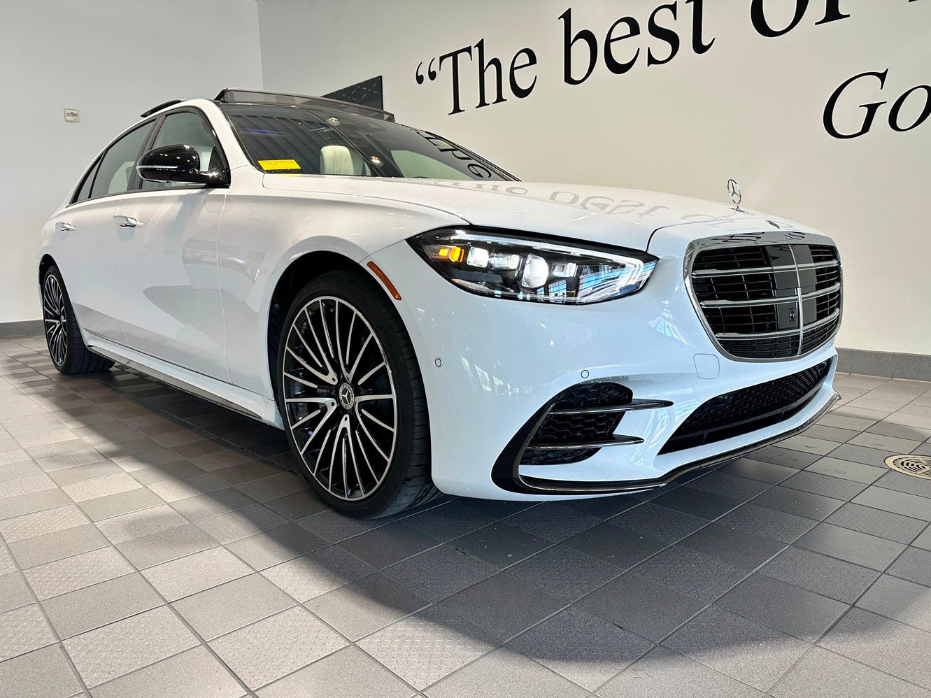 Used 2024 Mercedes-Benz S 580 4MATIC Sedan video 1
