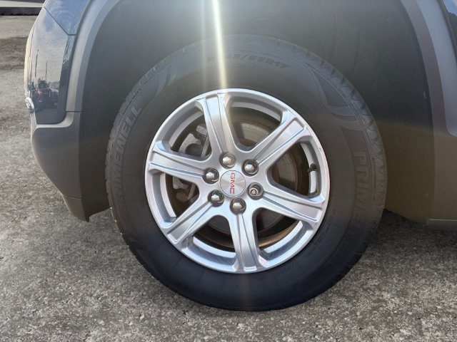 Used 2019 GMC Acadia SLE FWD image 14