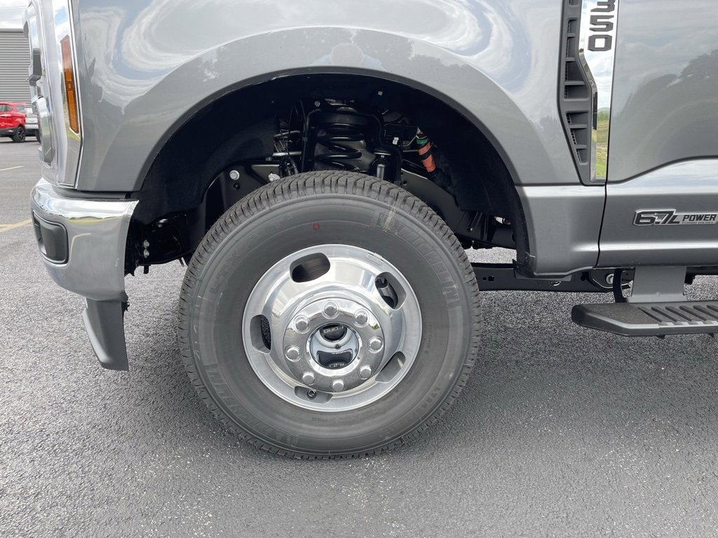 New 2026 Ford F350 4x4 Crew Cab DRW Super Duty image 10