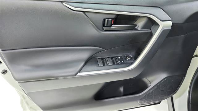 Used 2025 Toyota RAV4 LE FWD image 17