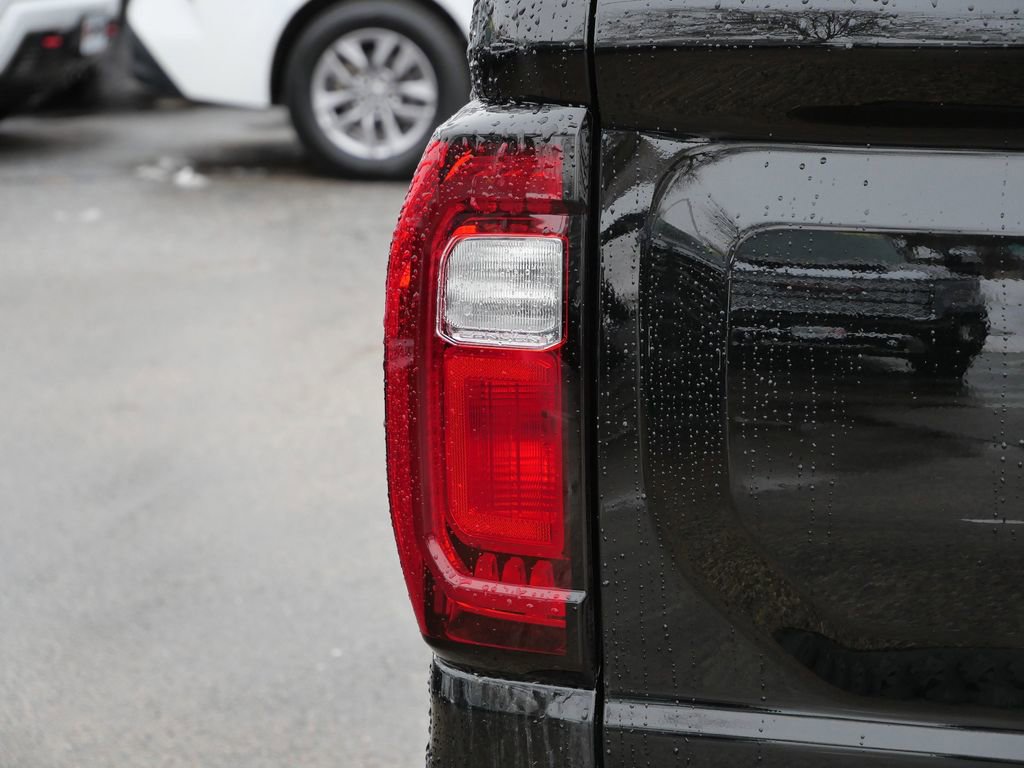 Used 2024 GMC Canyon Denali image 9