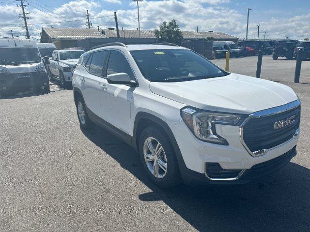 Used 2024 GMC Terrain SLE w/ Driver Convenience Package AWD/4WD image 11