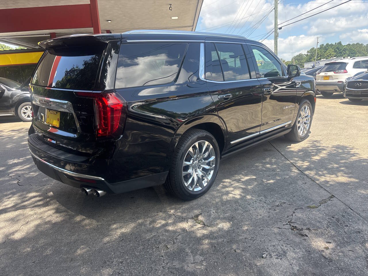 Used 2022 GMC Yukon Denali w/ Denali Ultimate Package AWD/4WD image 5