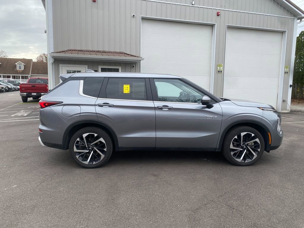 Used 2024 Mitsubishi Outlander SE image 4