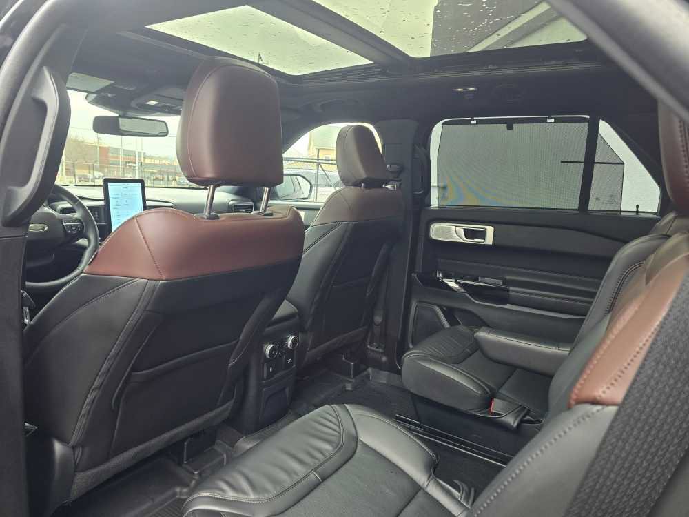 Used 2023 Ford Explorer Platinum w/ Technology Package image 12