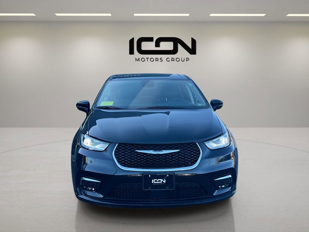 Used 2024 Chrysler Pacifica Select image 8