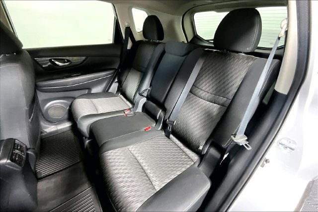 Used 2017 Nissan Rogue SV FWD image 27