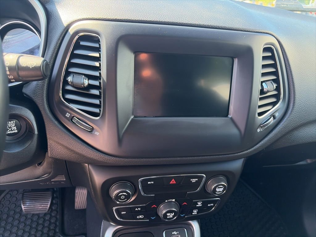Certified 2020 Jeep Compass Latitude w/ Cold Weather Group AWD/4WD image 24