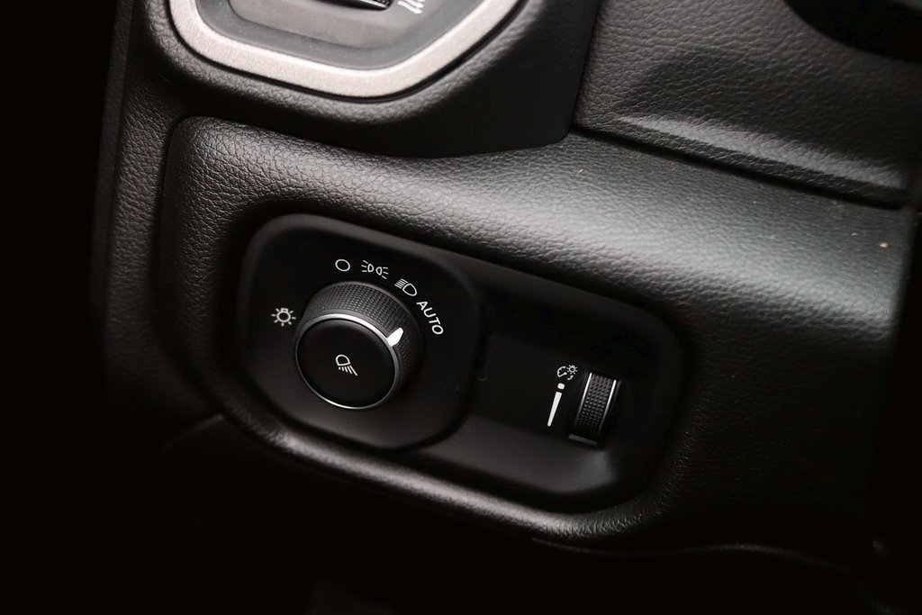 Used 2021 RAM 3500 Tradesman w/ Chrome Appearance Group image 16