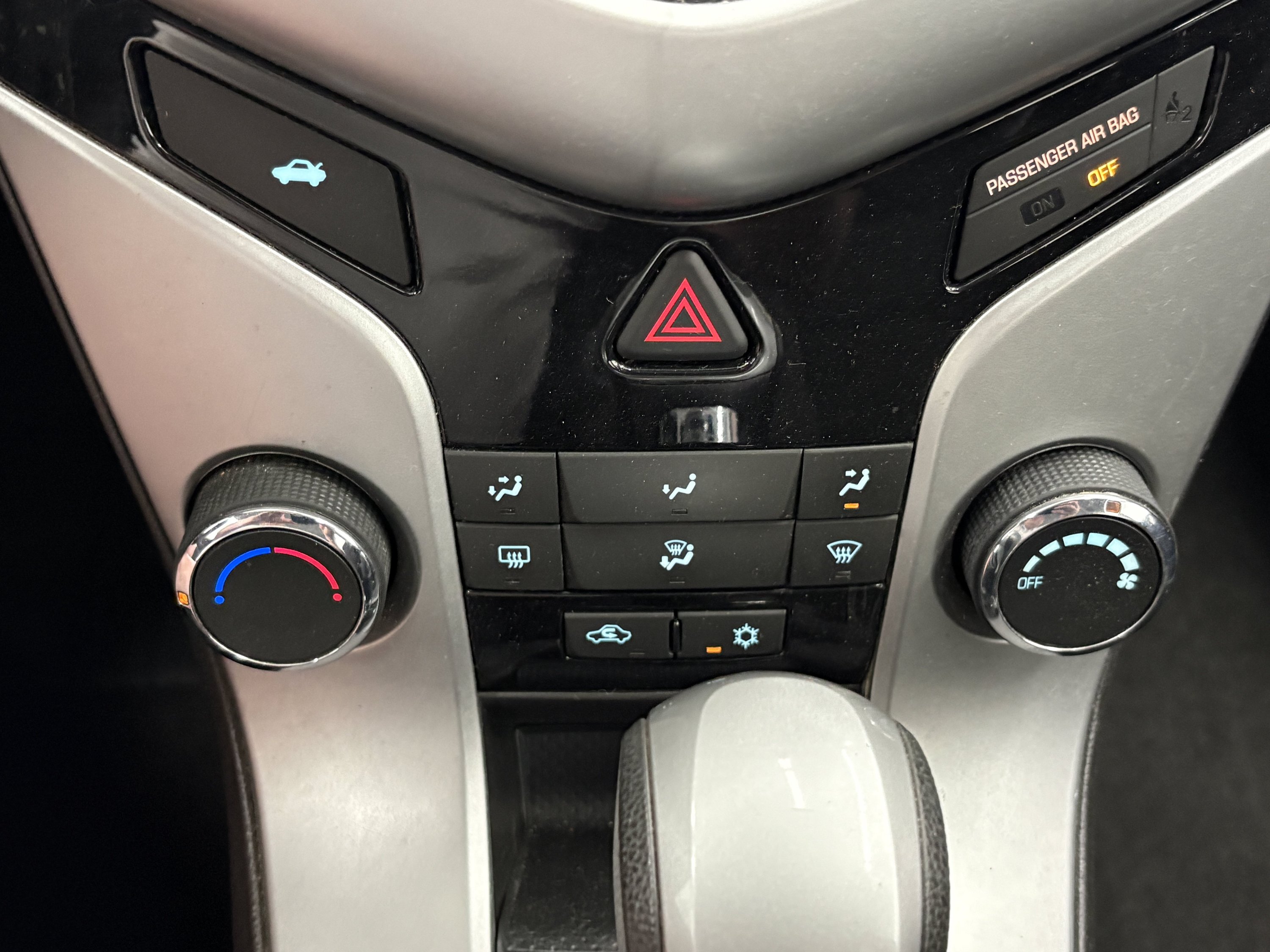 Used 2016 Chevrolet Cruze LT FWD image 16