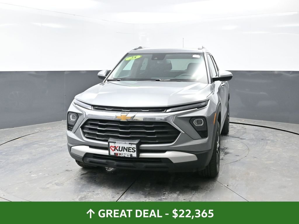 Used 2025 Chevrolet TrailBlazer LT w/ Driver Confidence Package image 8