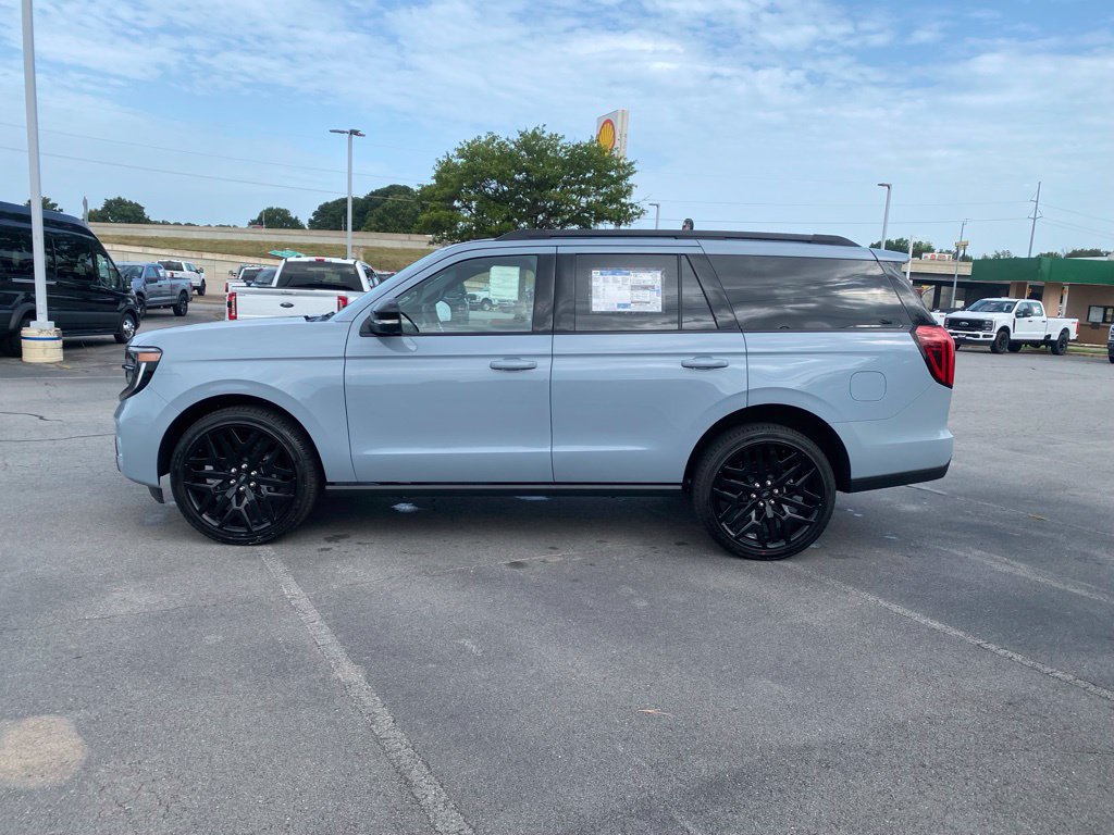 New 2027 Ford Expedition Platinum w/ Stealth Performance Package AWD/4WD image 4