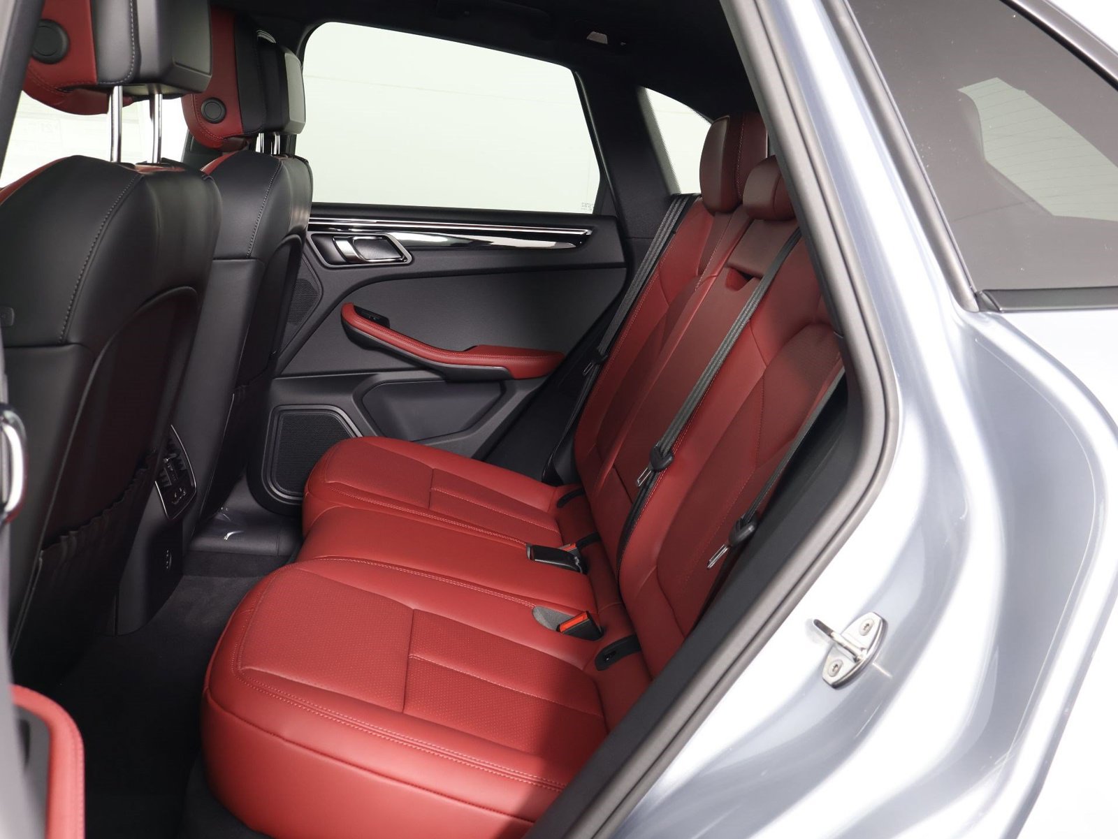 New 2026 Porsche Macan AWD/4WD image 18