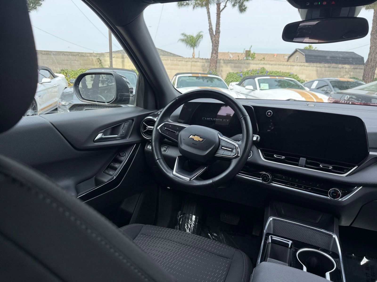 Used 2025 Chevrolet Equinox LT image 32