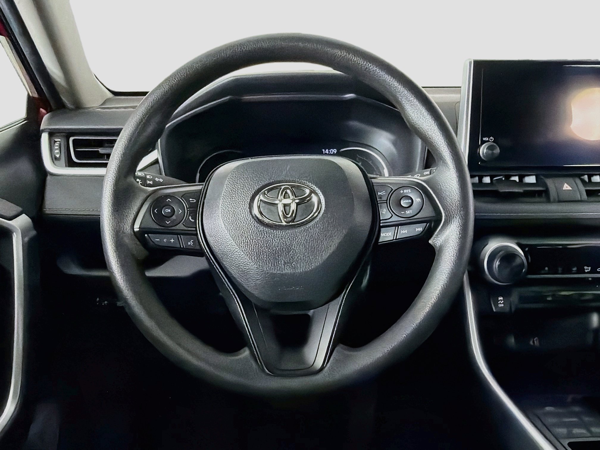 Used 2023 Toyota RAV4 LE AWD/4WD image 17