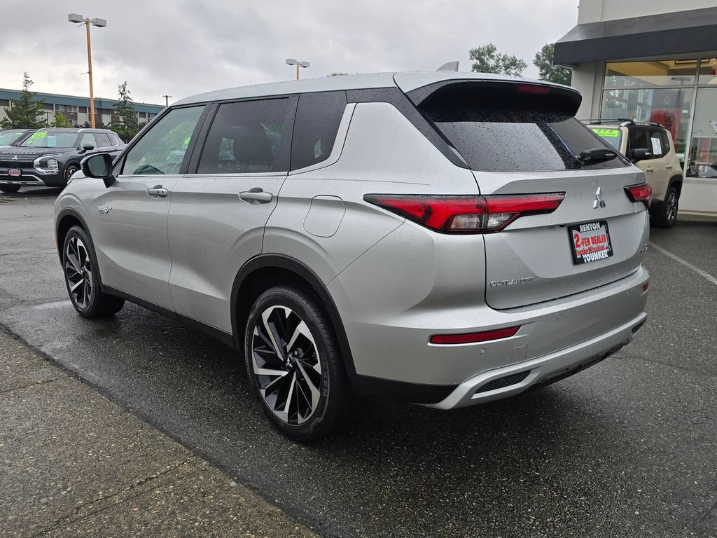 Used 2023 Mitsubishi Outlander 4WD Plug-In Hybrid image 8