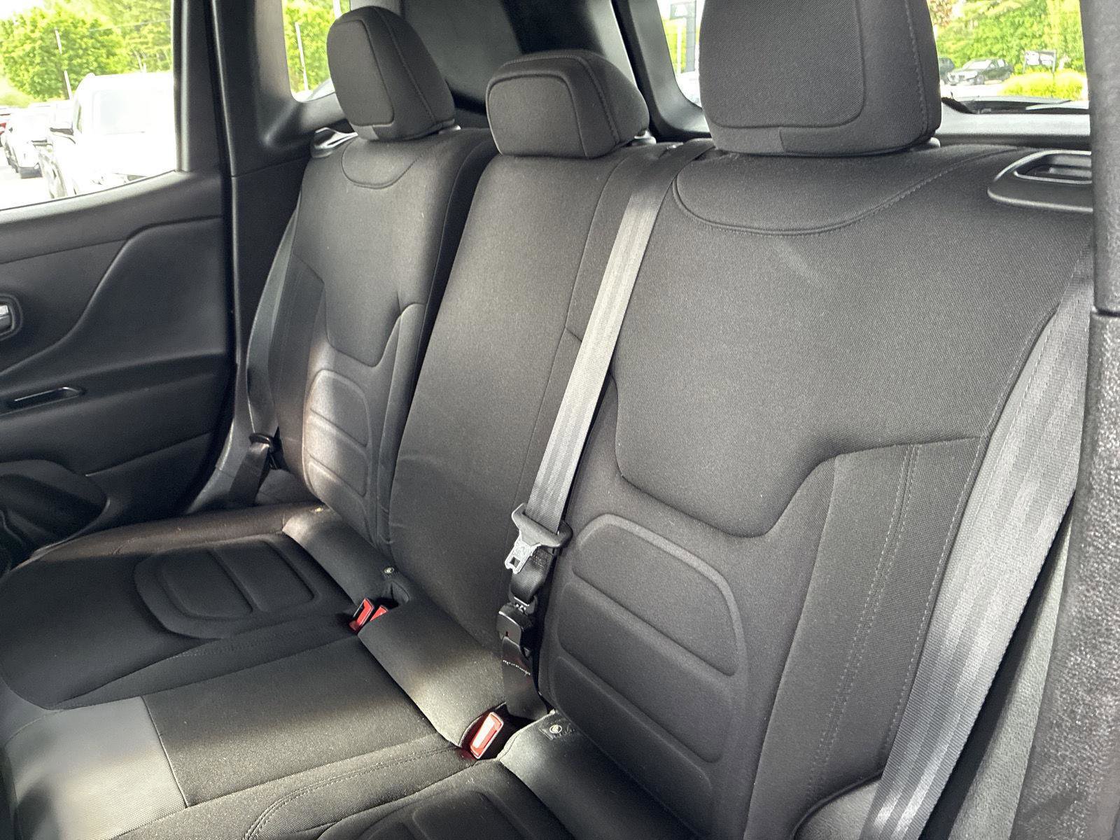 Used 2017 Jeep Renegade Altitude AWD/4WD image 13