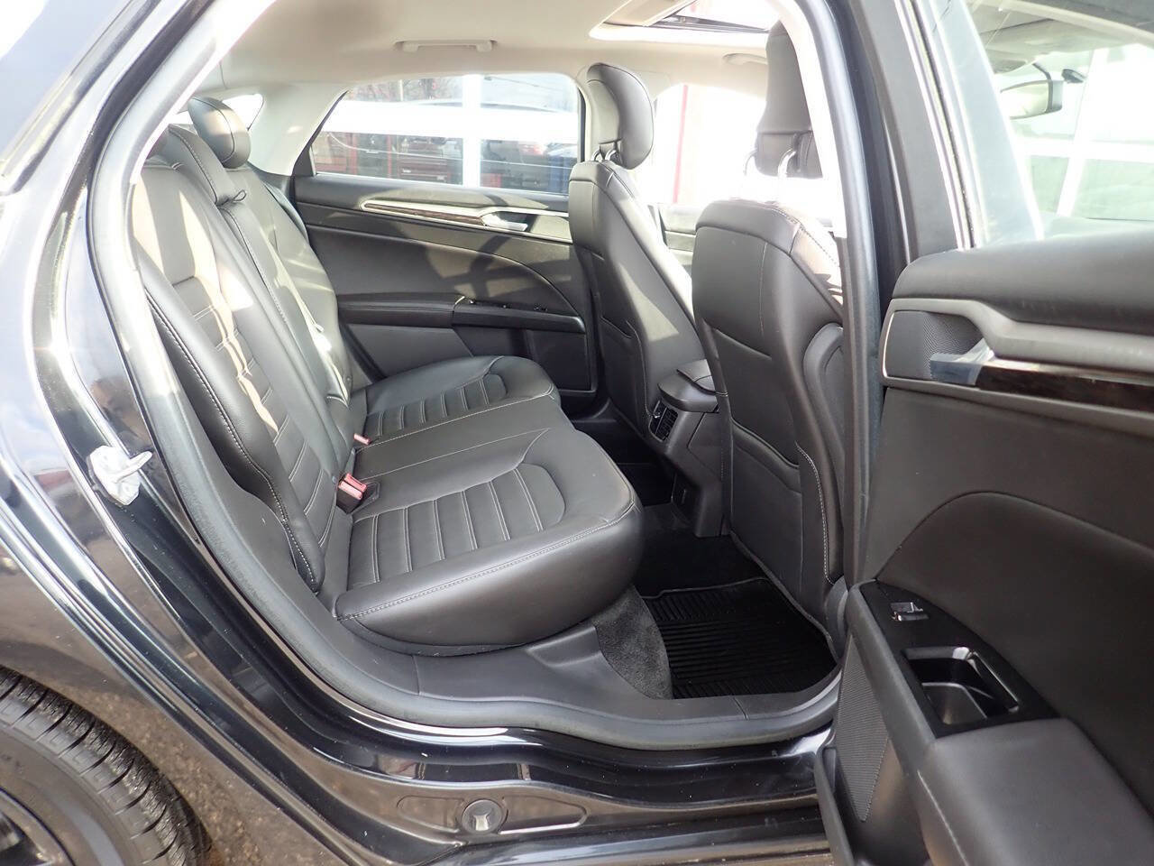 Used 2014 Ford Fusion SE w/ Equipment Group 202A image 27