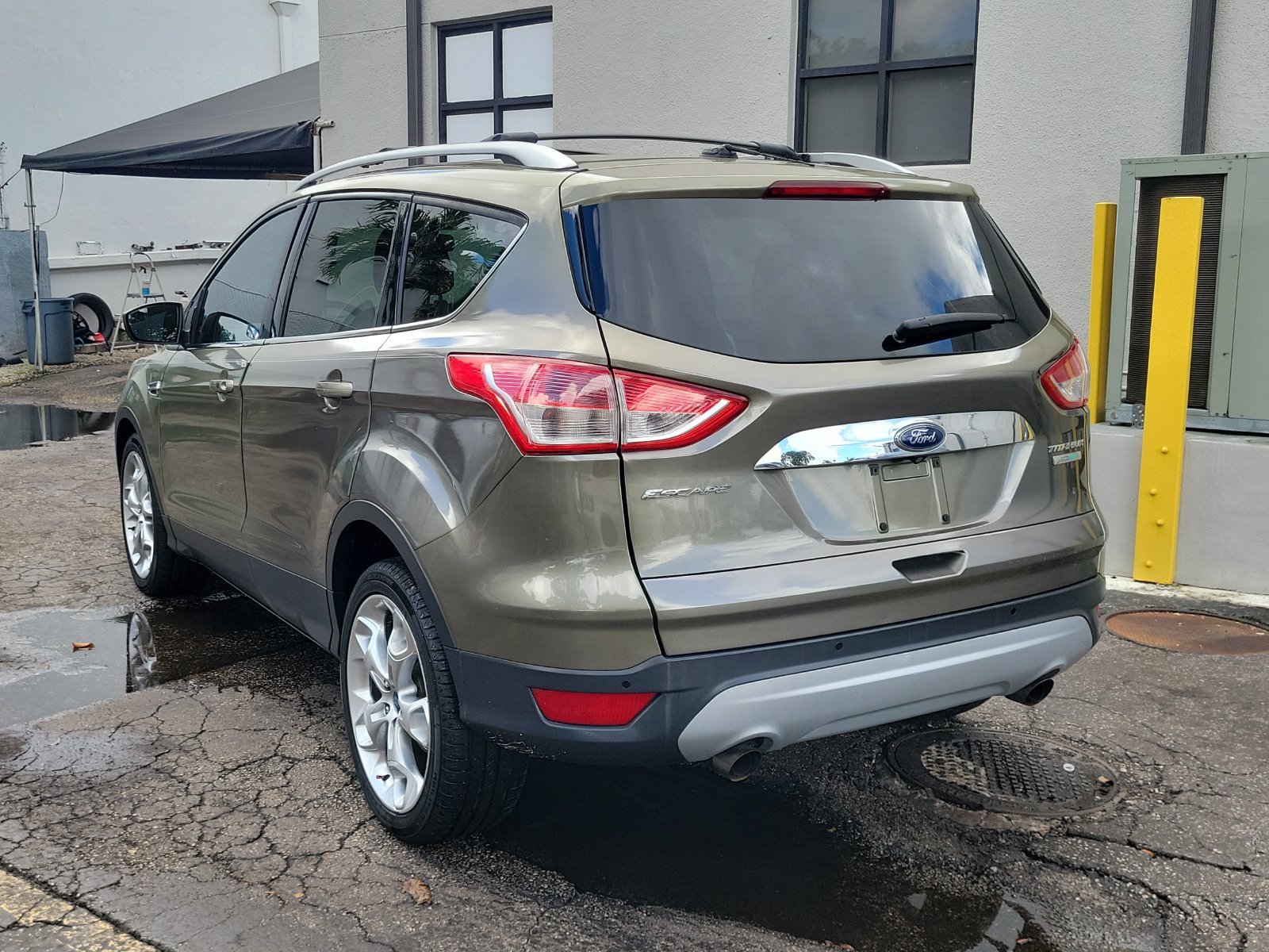 Used 2014 Ford Escape Titanium FWD image 6
