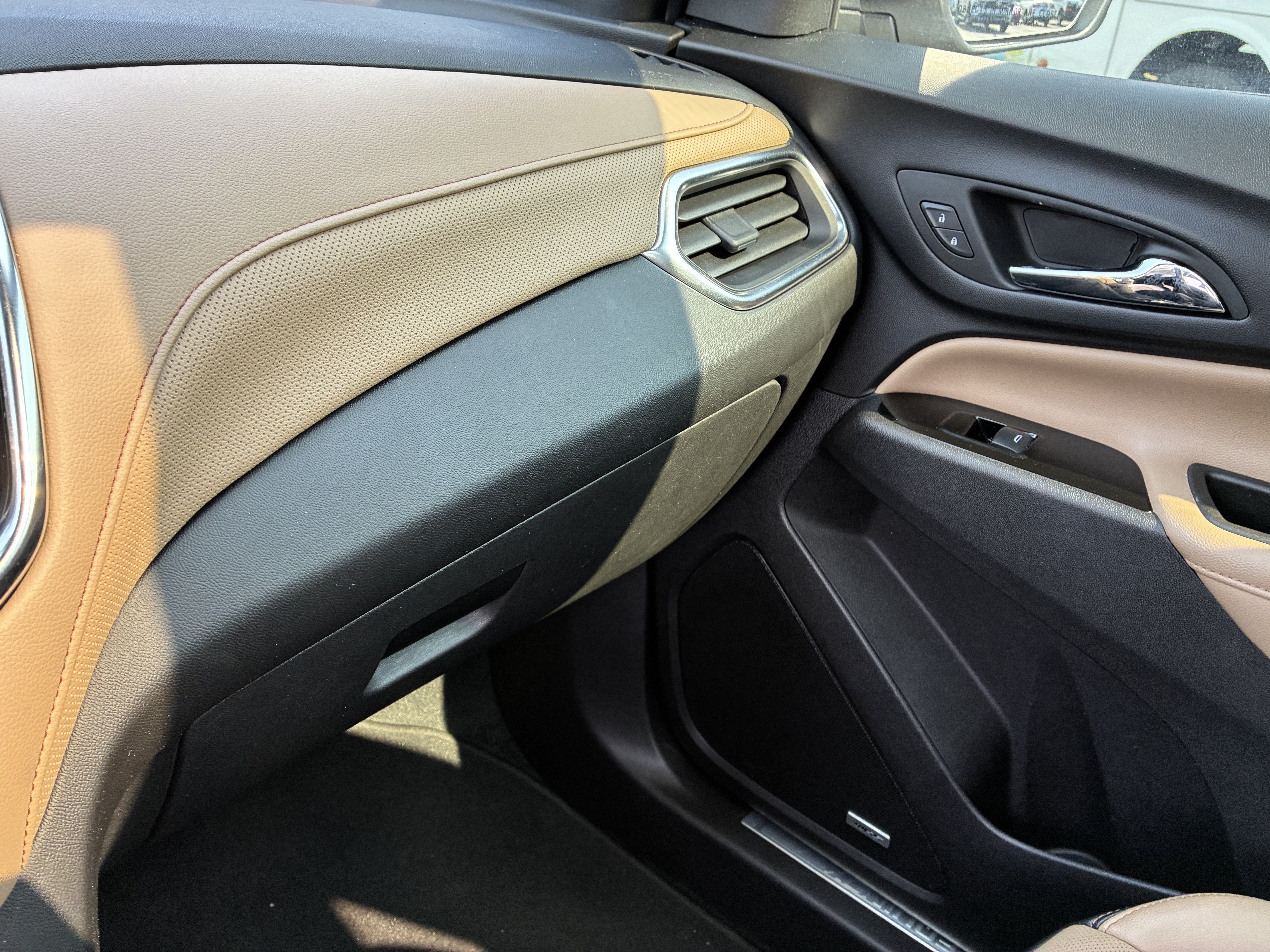 Used 2024 Chevrolet Equinox Premier FWD image 39