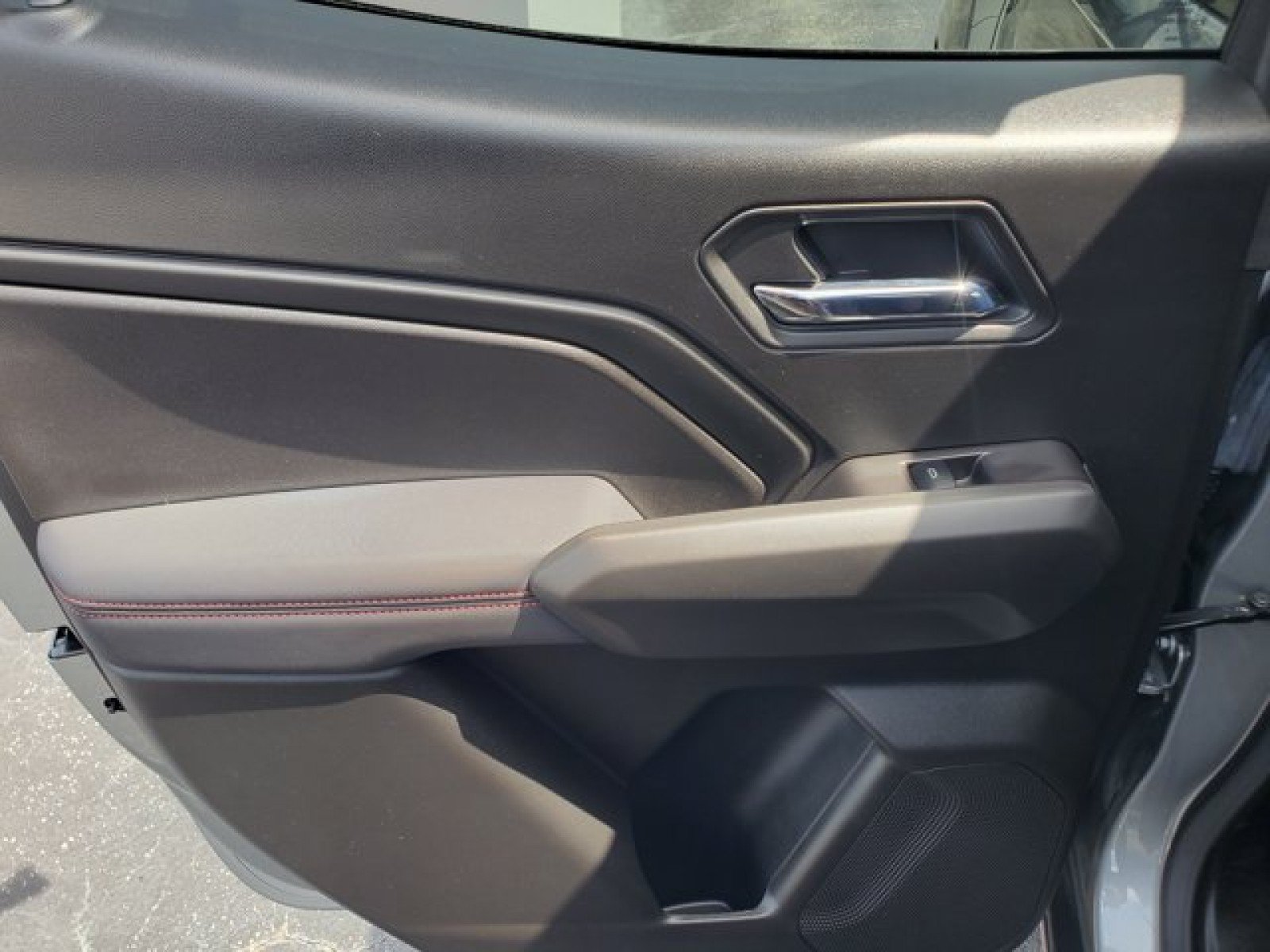 Used 2025 Chevrolet Colorado Z71 w/ Technology Package AWD/4WD image 27