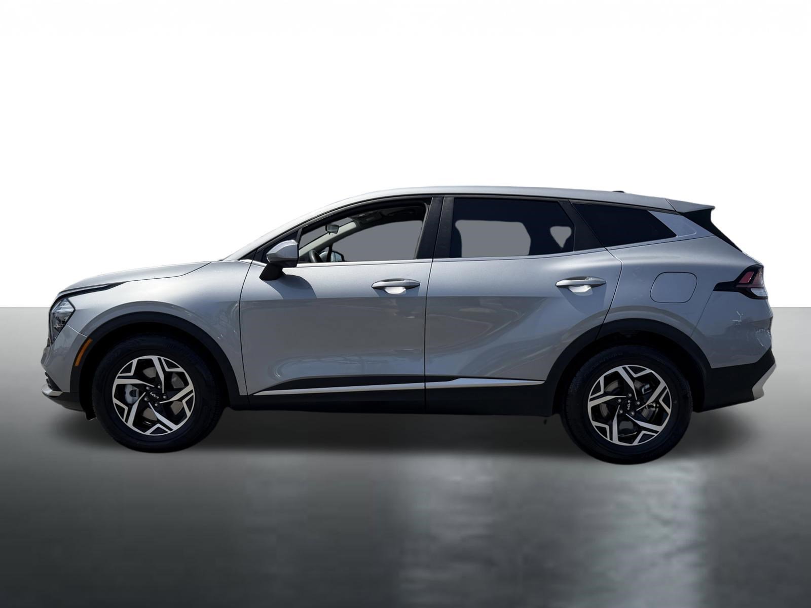 Used 2023 Kia Sportage LX image 5