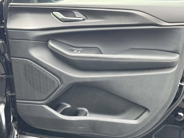 Used 2025 Jeep Grand Cherokee Laredo X AWD/4WD image 21
