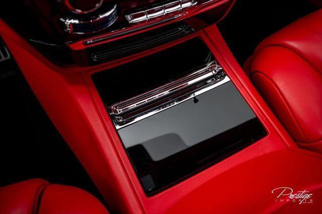 Used 2024 Rolls-Royce Phantom Sedan RWD image 35