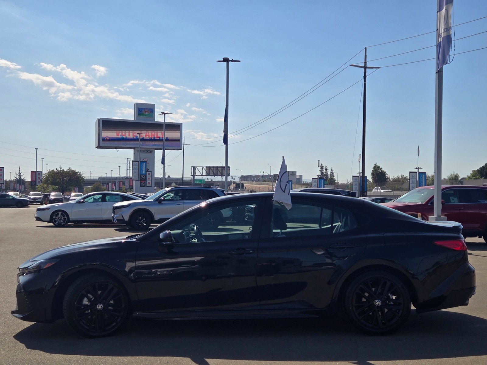 Used 2026 Toyota Camry SE FWD image 4