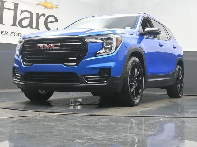Used 2024 GMC Terrain SLE w/ Driver Convenience Package image 4