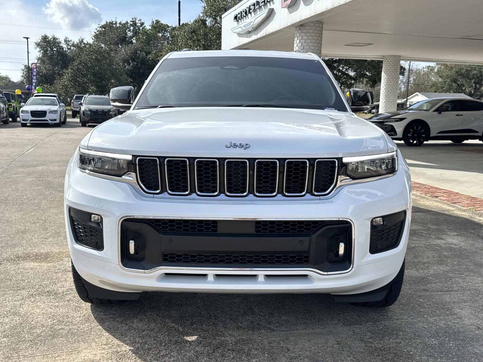 Used 2023 Jeep Grand Cherokee L Overland image 2