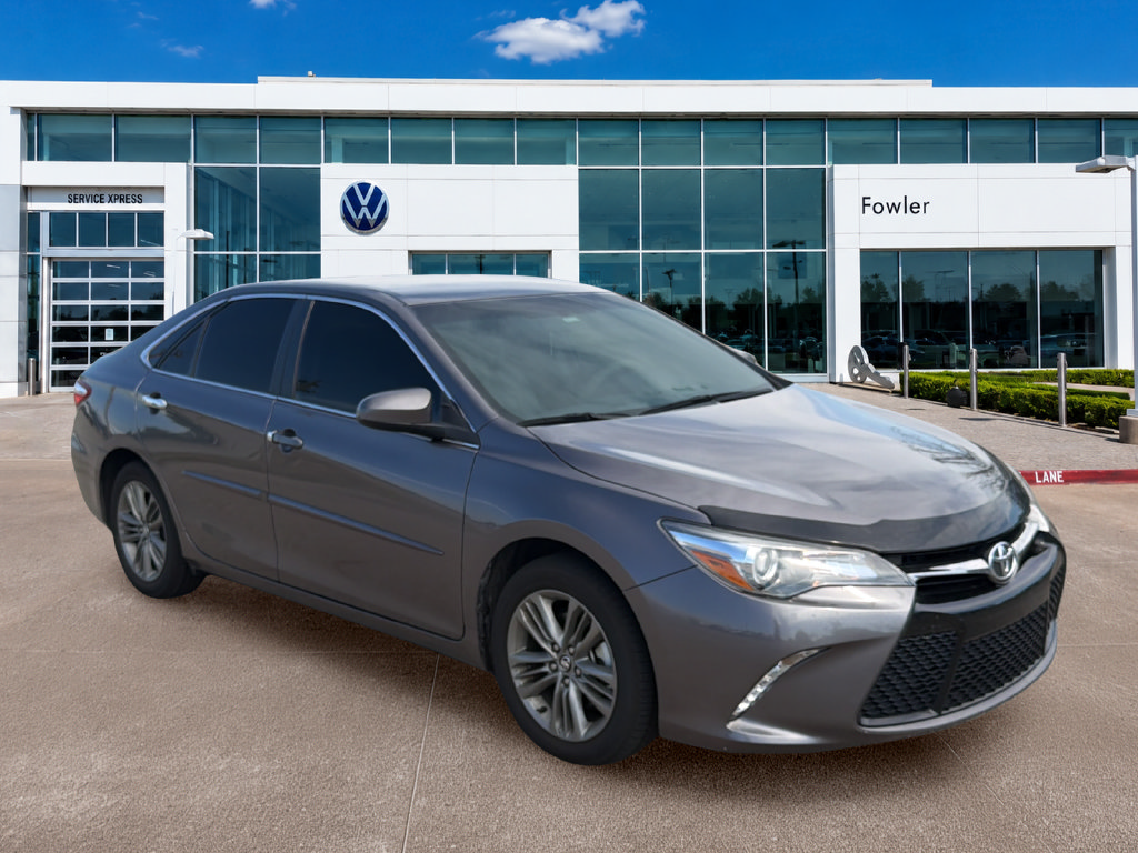 Used 2017 Toyota Camry SE FWD image 3
