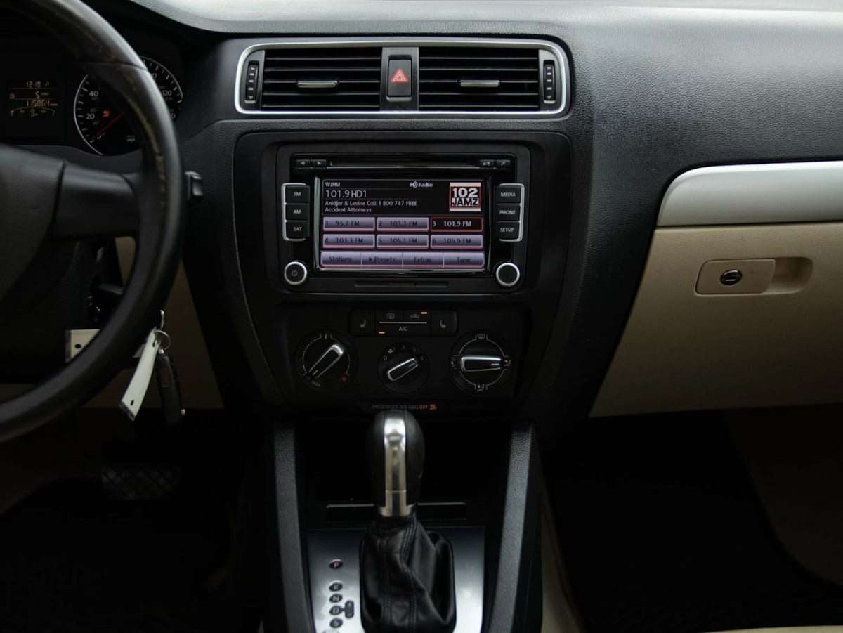 Used 2013 Volkswagen Jetta SE FWD image 27